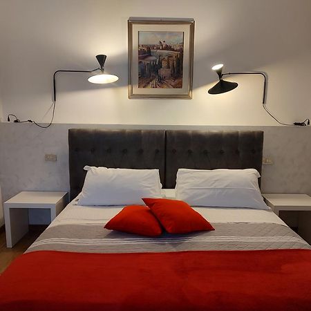 Verona Relax & Stay Rooms Екстер'єр фото